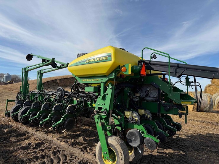 2011-john-deere-1770nt-ccs-image-3