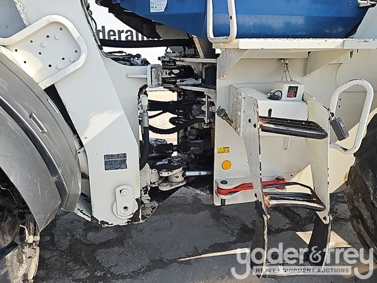 2015-caterpillar-938k-image-19