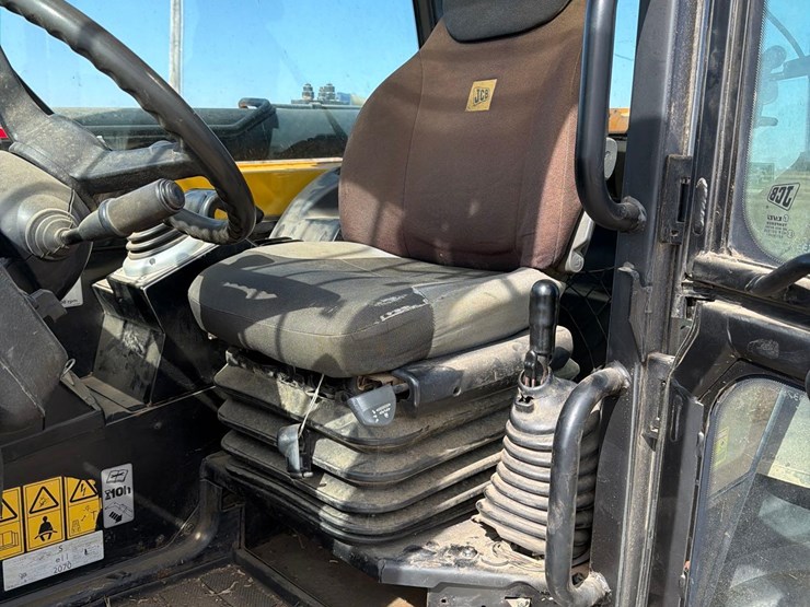 2012-jcb-535-95-image-36