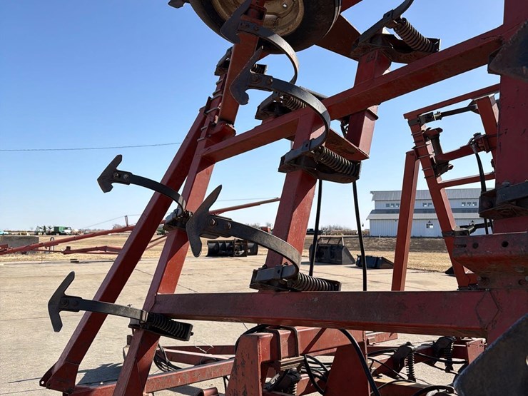 hesston-2210-image-13