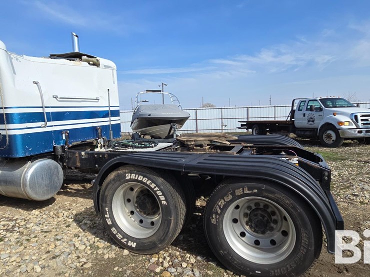 1999-peterbilt-378-image-8