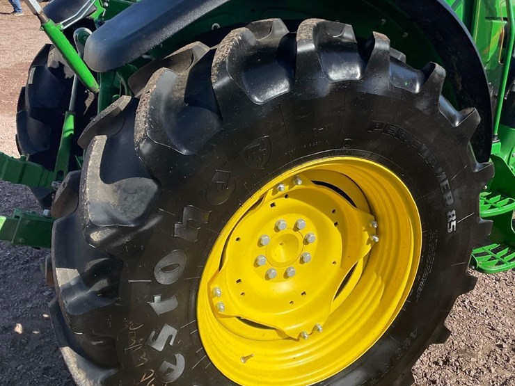 2017-john-deere-5085m-image-14