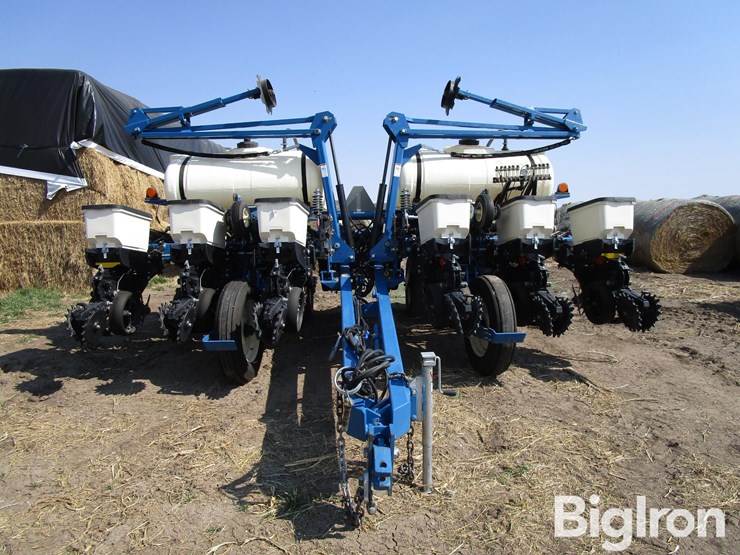 2023-kinze-3205-image-2