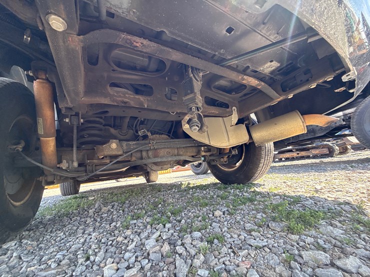 2010-chevrolet-tahoe-image-23