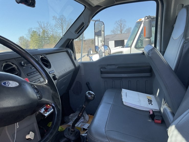 2011-ford-f750-image-11