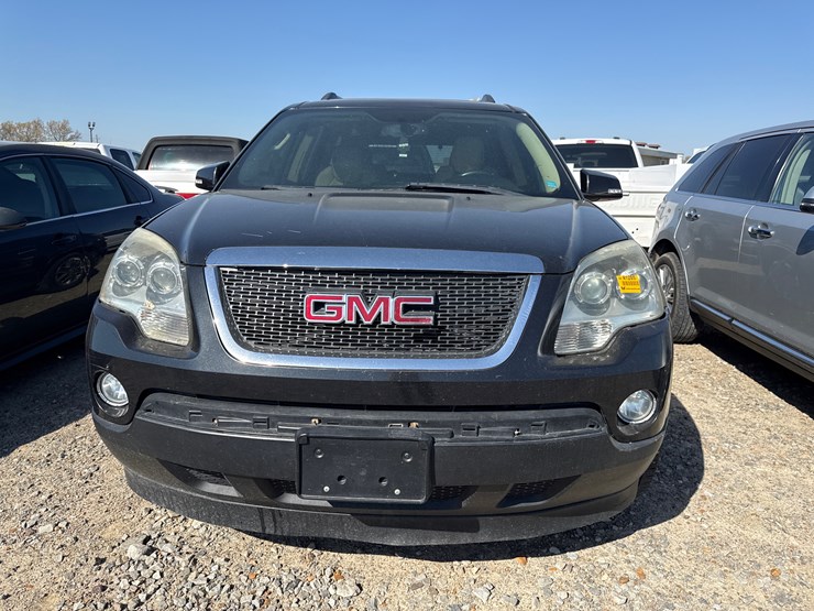 2011-gmc-acadia-image-15