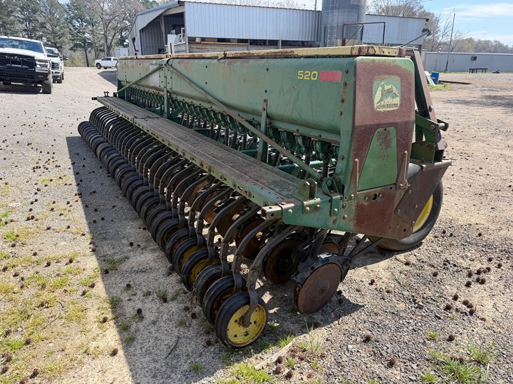 john-deere-520-image-3