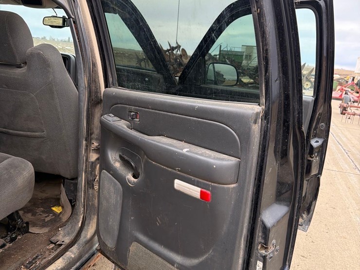 2004-chevrolet-2500-image-38