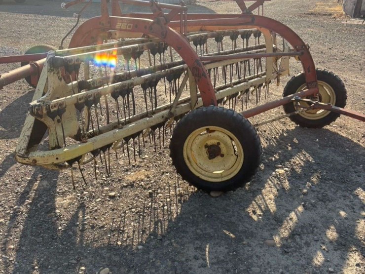 new-holland-260-image-3