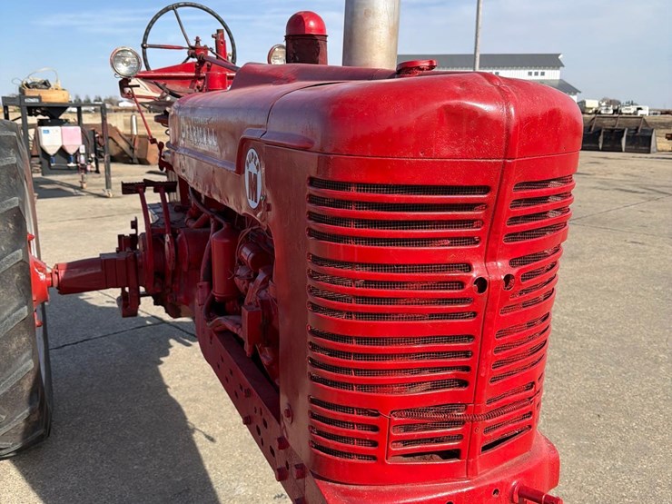1953-farmall-super-m-tractor-image-14