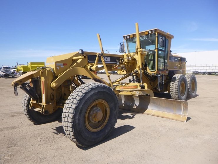 caterpillar-143h-image-1