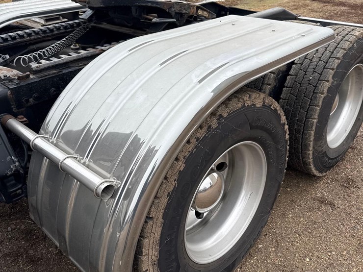 2016-peterbilt-389-image-53