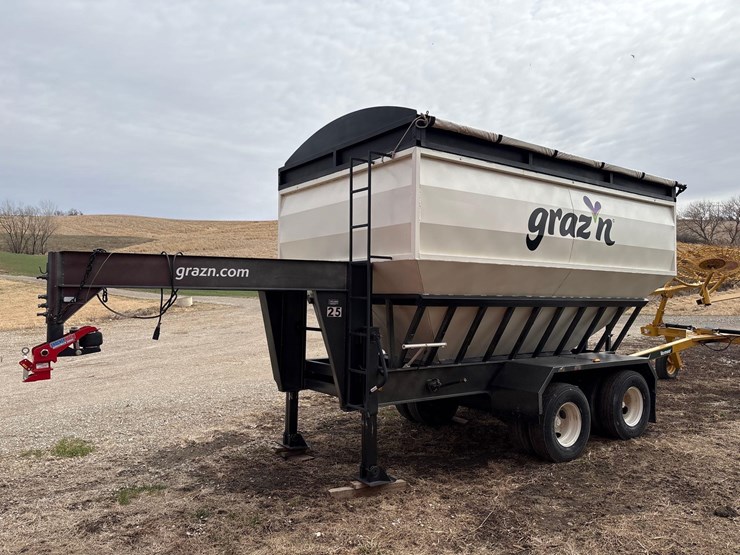 triple-r-500bu-gooseneck-hopper-trailer-image-2