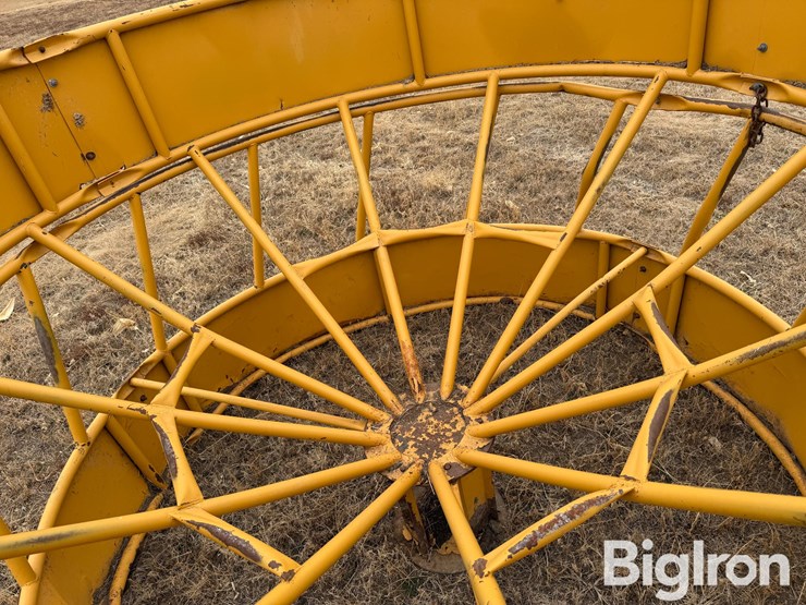 sioux-hanging-bale-feeder-image-12