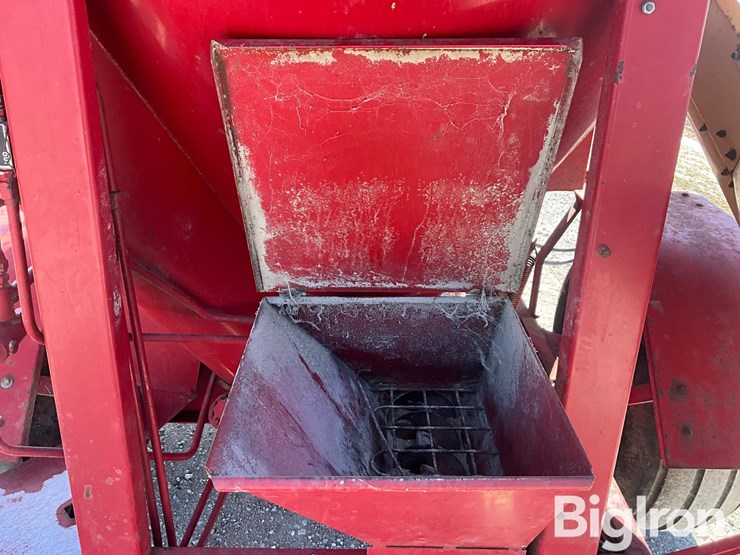 new-holland-355-image-17