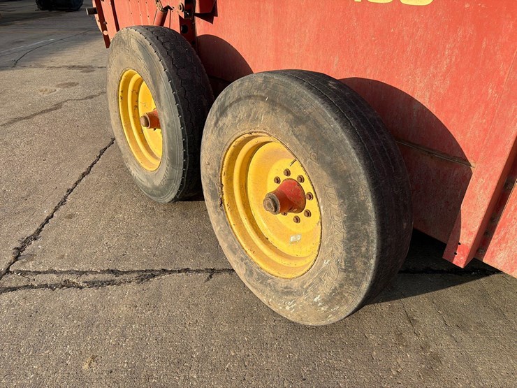 new-holland-195-image-21