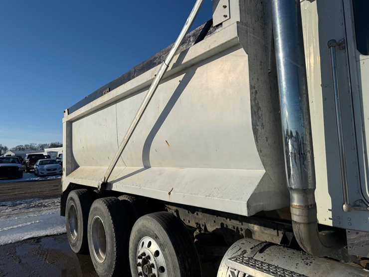 2010-kenworth-t800-image-21