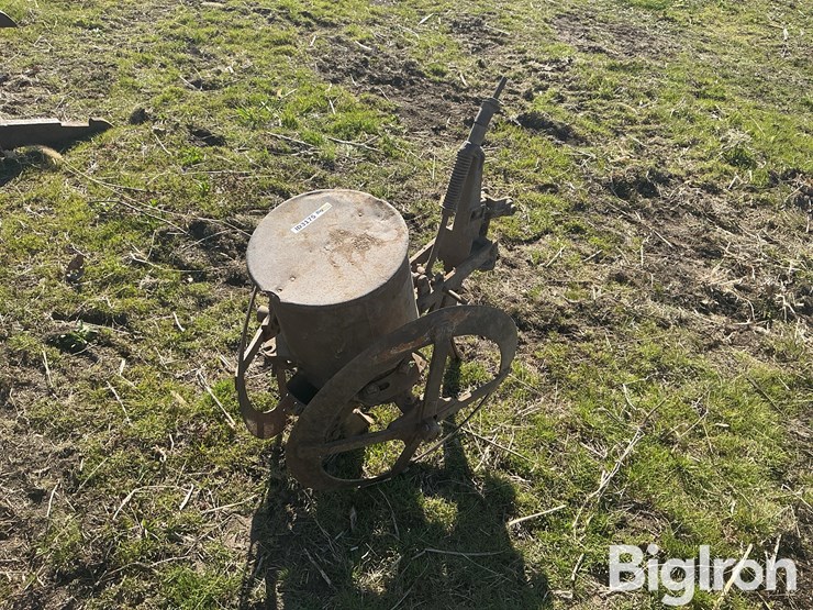 1-row-planter-image-7