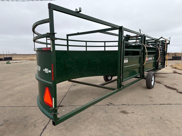 arrowquip-q-catch-86-series-chute-w/-sweep-tub-image-3