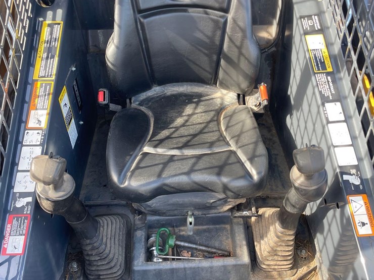 2017-deere-320e-image-37