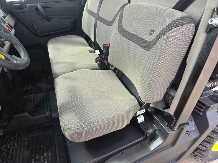 2024-john-deere-gator-image-30