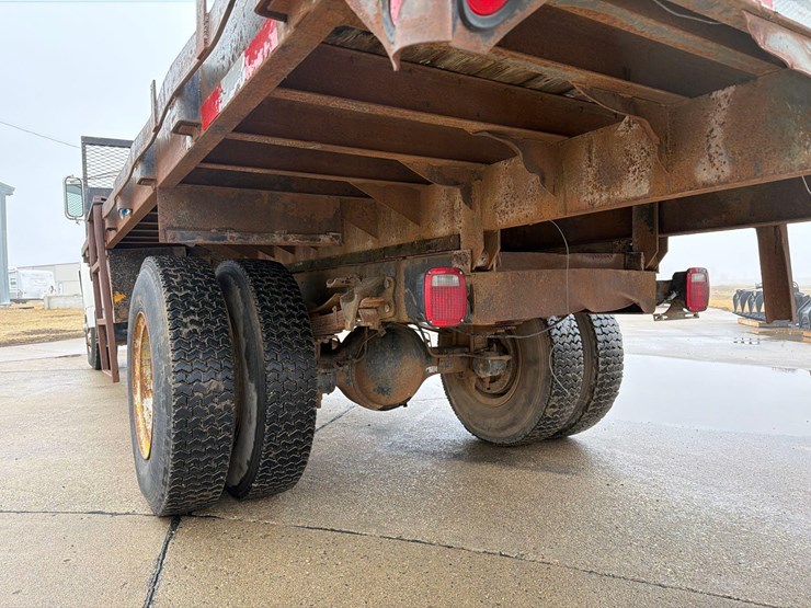 1990-ford-f700-image-6