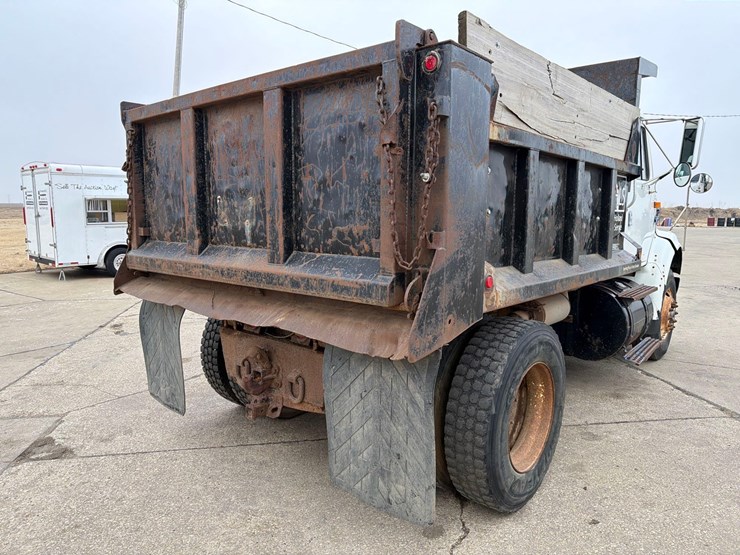 2000-international-8100-image-24