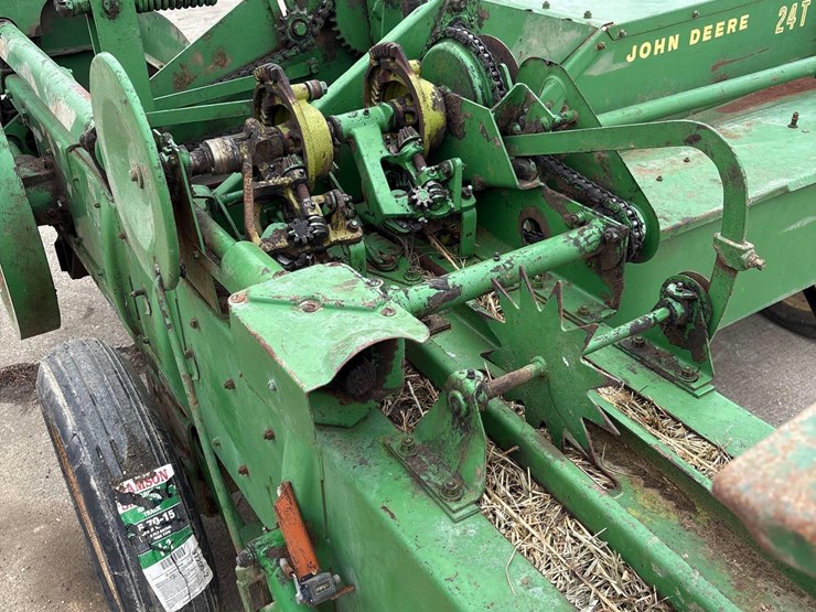 john-deere-24t-image-23