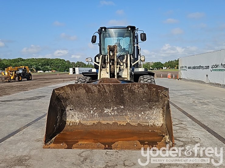 2015-caterpillar-938k-image-14