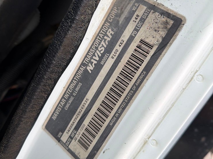 2000-international-8100-image-30