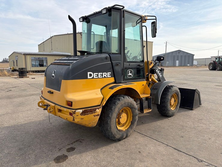 2016-deere-244k-image-5