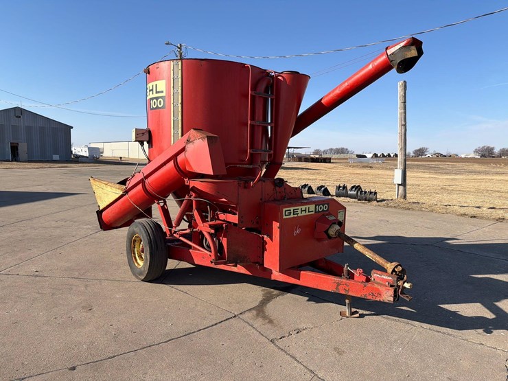gehl-100-image-1