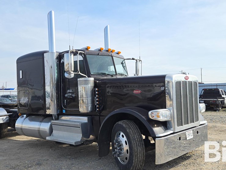2022-peterbilt-389-image-3