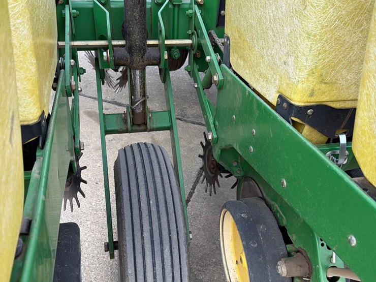 john-deere-7200-image-39