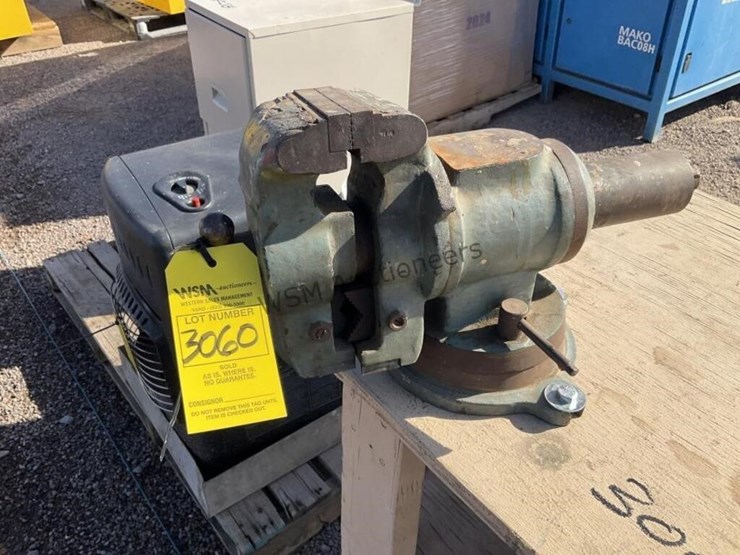 wood-work-table-w/-vice-image-4