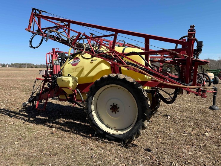 hardi-1000-gal-pull-type-sprayer-image-2