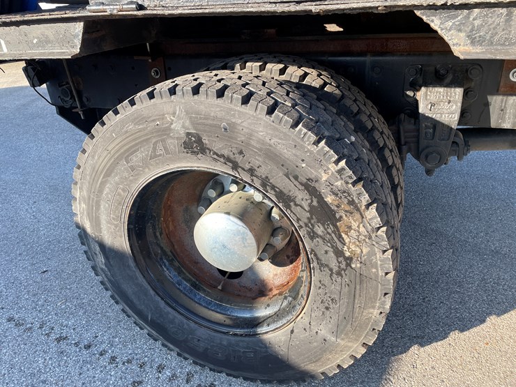 1999-peterbilt-330-image-22