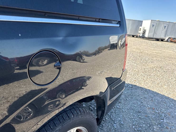 2009-chrysler-town-&-country-image-18