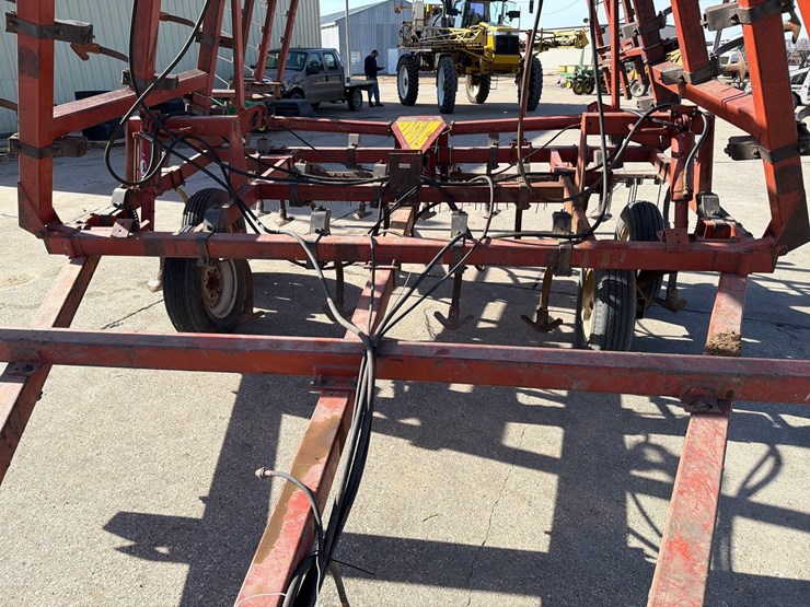 hesston-2210-image-9