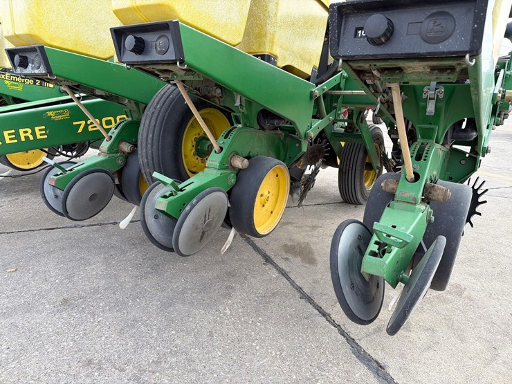 john-deere-7200-image-19