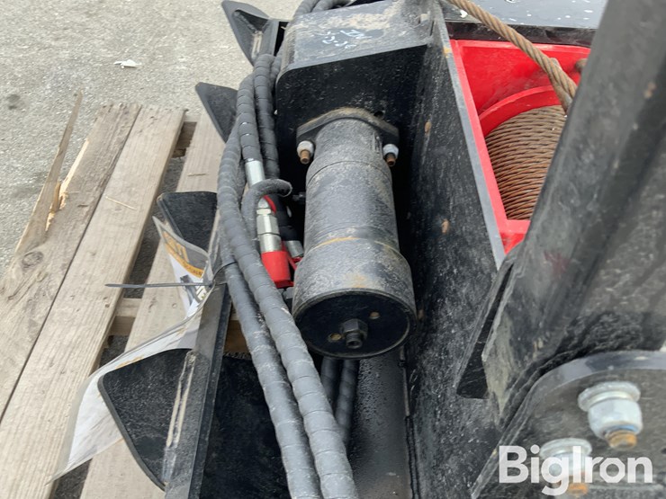 2025-massey-ferguson-730-image-16