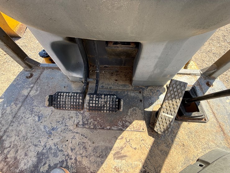 new-holland-555e-image-58