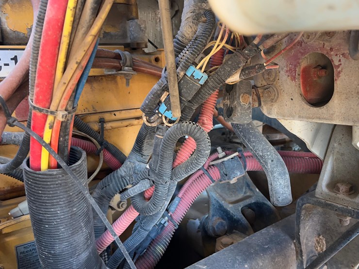 2004-caterpillar-c12-image-24