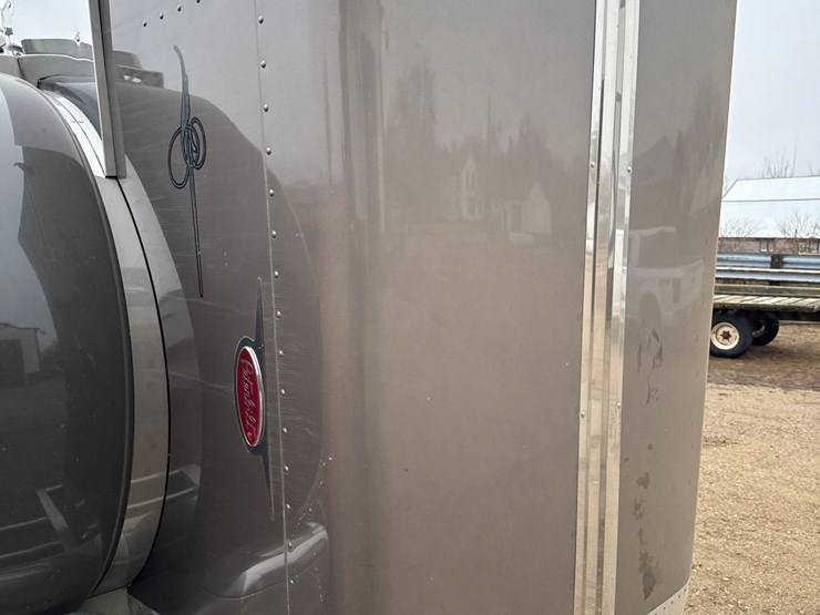 2016-peterbilt-389-image-117