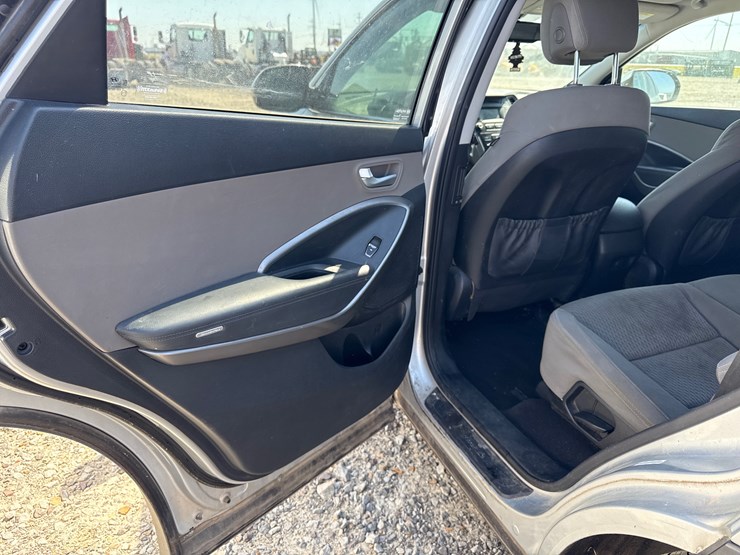 2015-hyundai-santa-fe-image-13