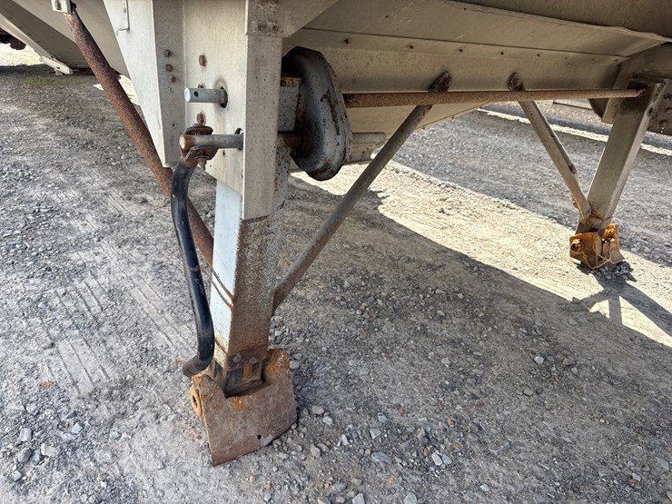 1995-cornhusker-hopper-bottom-image-29