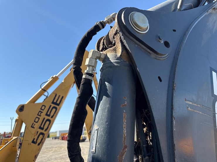 2024-deere-320-p-tier-image-9