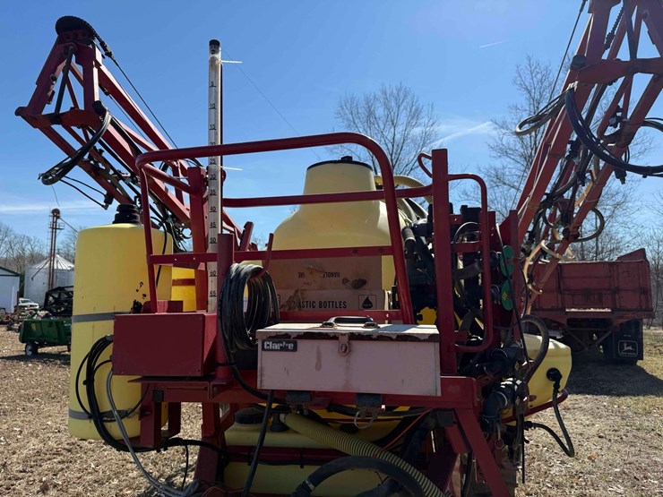 hardi-1000-gal-pull-type-sprayer-image-8