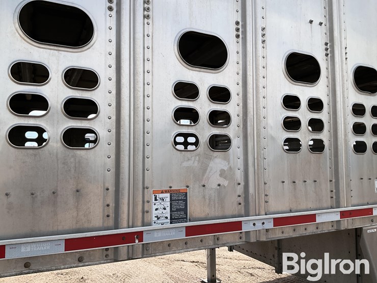2015-wilson-livestock-trailer-image-10