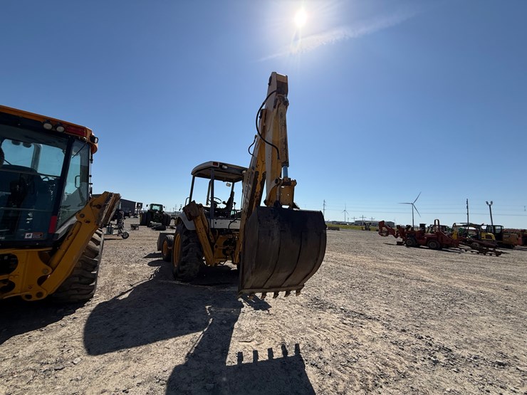 new-holland-555e-image-4